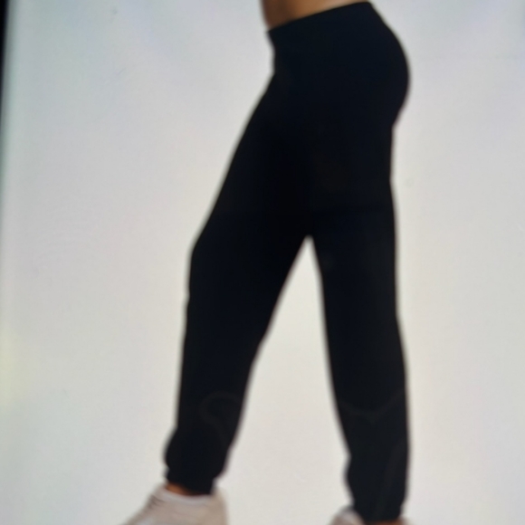 Reebok. Women's Black Cargo Joggers. Size Small. NWT. - Picture 3 of 7